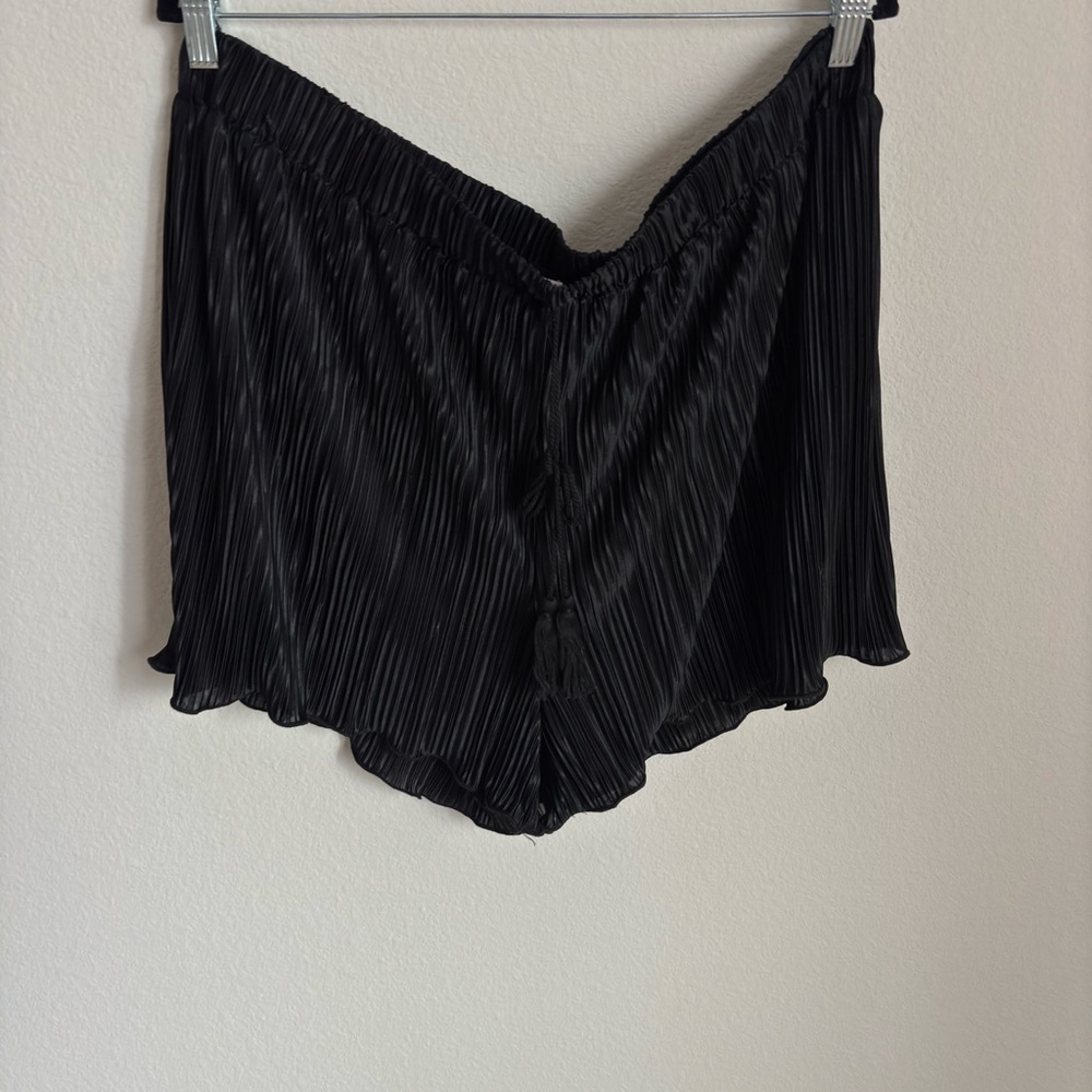 Black Pleated Women's Shorts
